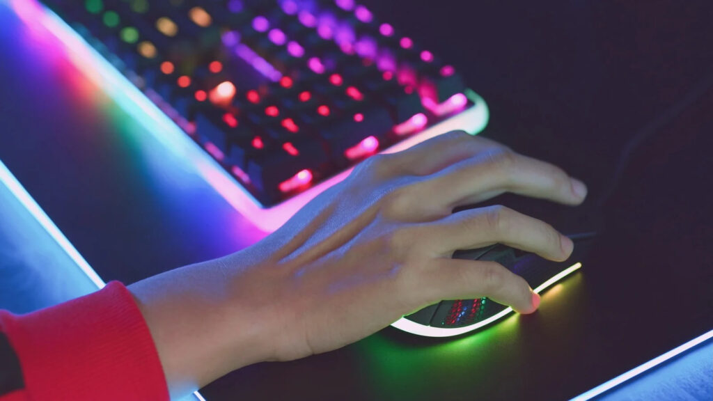 Các linh kiện trong case máy tính sử dụng hệ thống đèn RGB