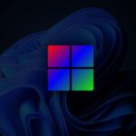 Máy tính chơi game với bàn phím và các linh kiện phát sáng RGB