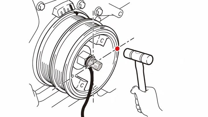 Cảm biến được gắn vào khu vực trục khuỷu trong quy trình đánh giá động cơ