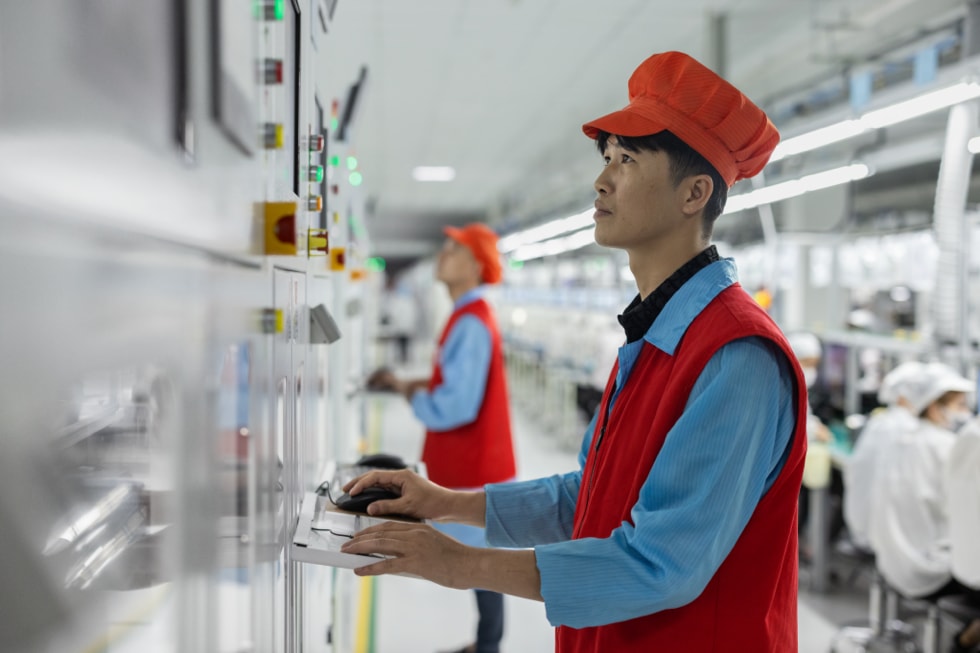 Học viên thực hành các nội dung về tự động hóa và sản xuất thông minh