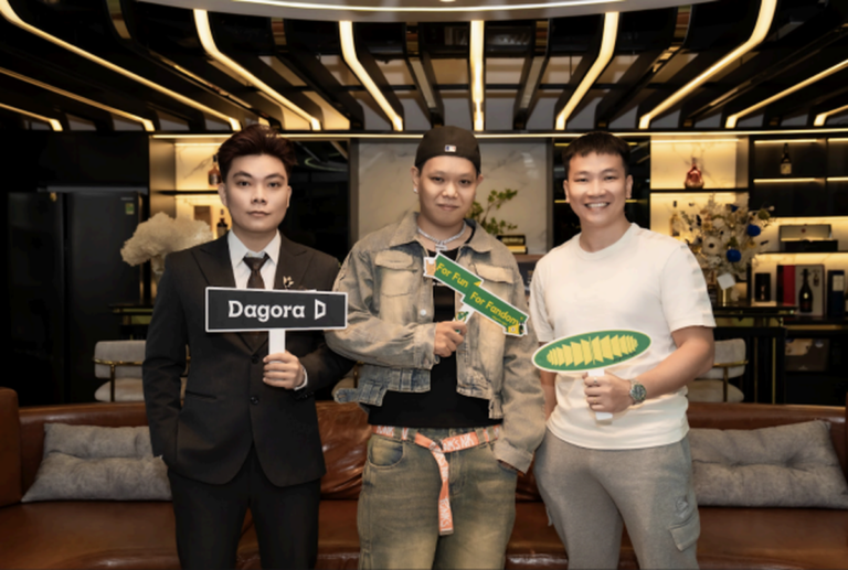 Rapper Pjpo và đại diện Dagora tại sự kiện hợp tác phát hành album 131km