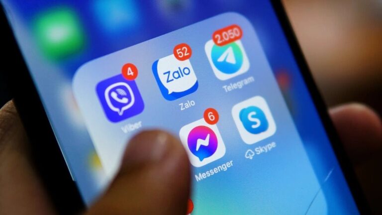 Giao diện ứng dụng Zalo trên điện thoại với danh sách cuộc trò chuyện
