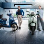 Yamaha Grand Filano Hybrid màu xanh đậm trong không gian trưng bày
