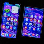 Điện thoại iPhone 13 Pro đặt cạnh Galaxy Z Fold8