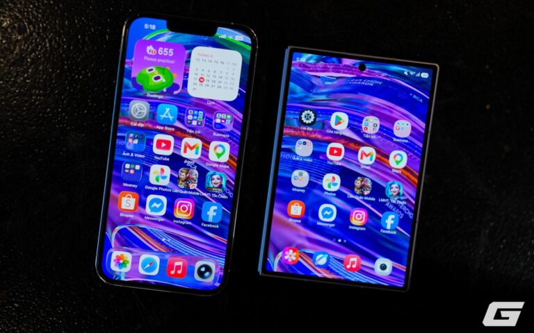 Điện thoại iPhone 13 Pro đặt cạnh Galaxy Z Fold8