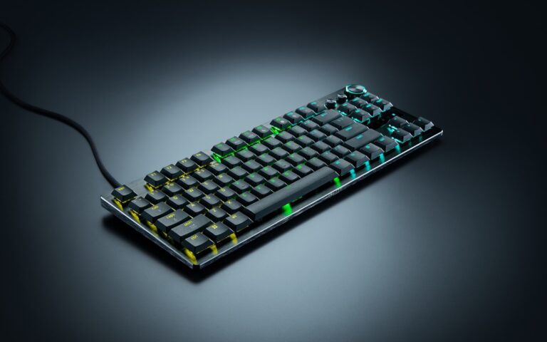 Razer Huntsman V3 Pro Low-Profile Tenkeyless 8KHz đặt trên mặt bàn
