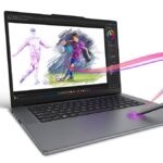 Laptop Lenovo Yoga Pro 7a đặt trên bàn với màn hình hiển thị nội dung sáng tạo
