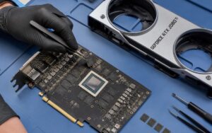 Card đồ họa RTX 2080 Ti được chuẩn bị cho quá trình thay chip nhớ