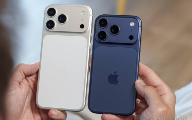 Điện thoại iPhone được đặt trên nền tối trong bối cảnh minh họa sản phẩm