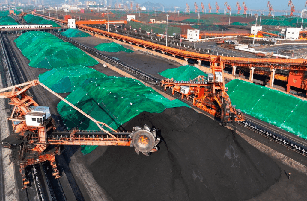 Toàn cảnh khu nhà máy hóa lỏng than tại khu tự trị Ninh Hạ
