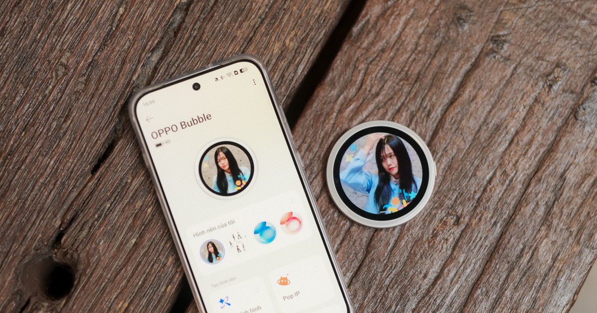 OPPO Reno16 Pro 5G đặt cạnh phụ kiện OPPO Bubble
