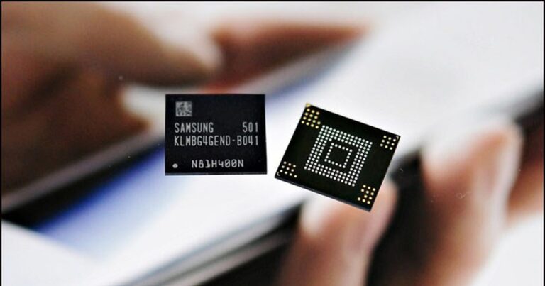 Chip nhớ DDR4 được đặt trên bề mặt làm việc