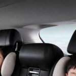 Gối tựa cổ được lắp trên ghế ô tô để hỗ trợ hành khách khi nghỉ ngơi