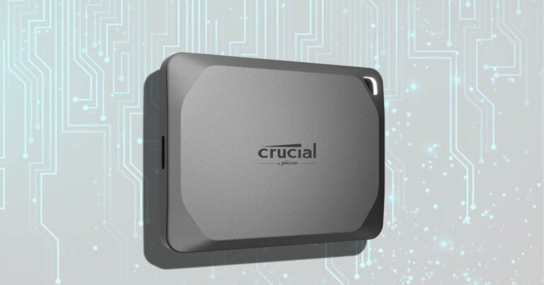 Ổ SSD di động Crucial X9 dung lượng 4TB đặt trên bàn