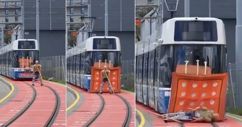 Đoàn tàu điện đô thị đang di chuyển trên tuyến đường tại Zurich