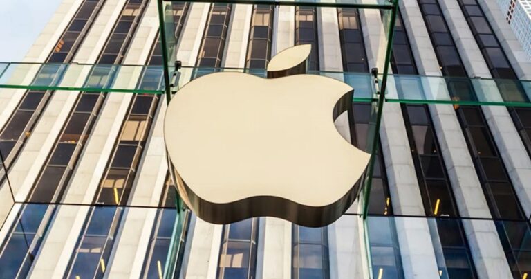 Học viên tham gia lớp phát triển ứng dụng bằng Swift tại Trung tâm Giáo dục Apple