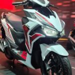 Honda Click 160 phiên bản nâng cấp nhìn từ góc trước bên trái
