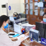 Hình minh họa người dùng sử dụng VNeID để truy cập dịch vụ hành chính trực tuyến