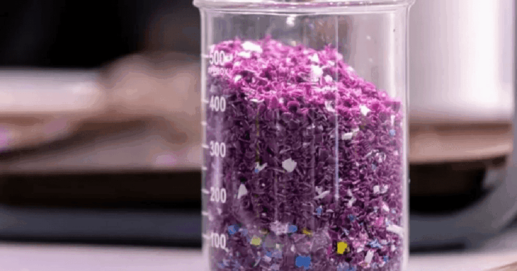 Mẫu vật liệu polymer được quan sát trong phòng thí nghiệm