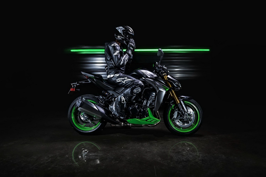 Kawasaki Z1100 2027 với yên xe cao 815 mm và thân xe cỡ lớn
