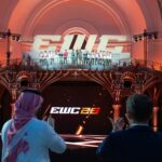 Đại diện AG.AL nhận cúp Club Championship tại lễ bế mạc Esports World Cup 2026 ở Paris