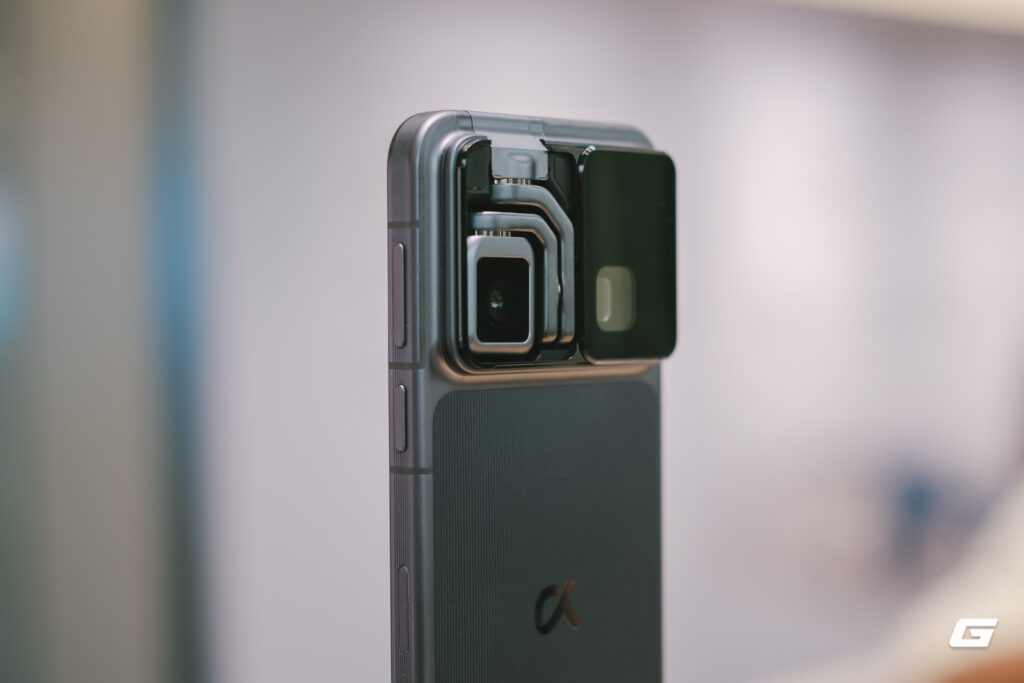 Mặt lưng Honor Robot Phone với thiết kế camera nổi bật