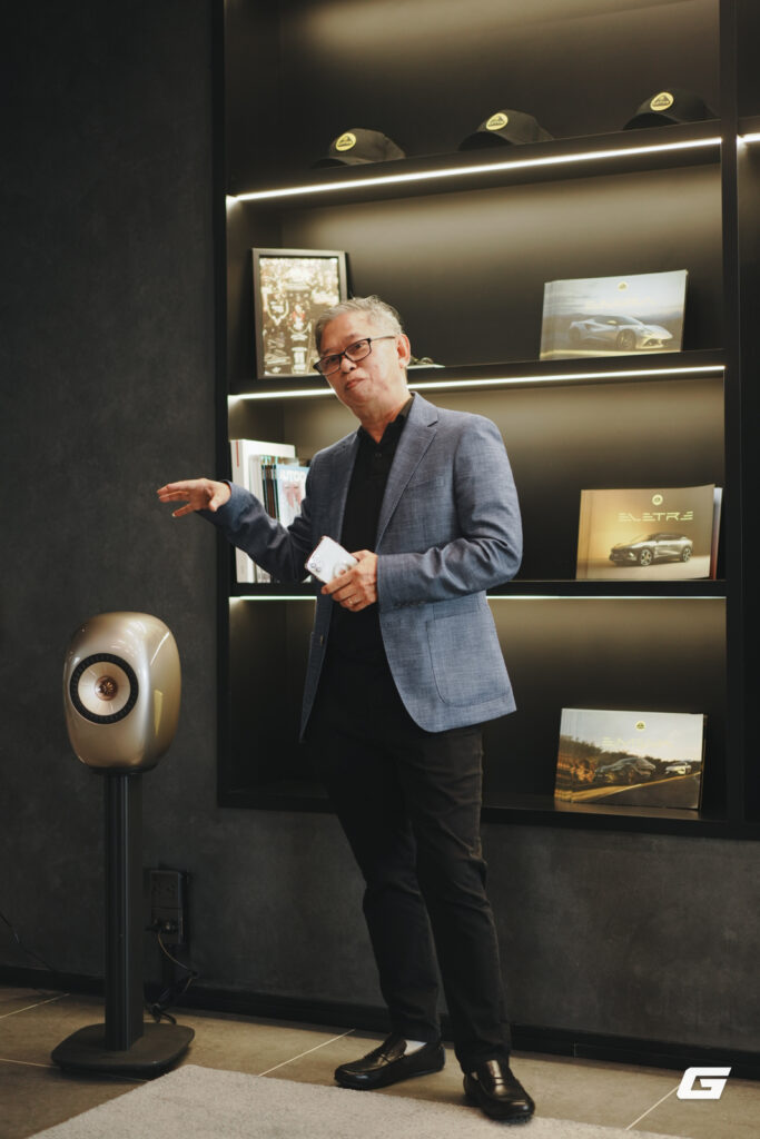 Hệ thống loa KEF được bố trí trong khoang xe Lotus