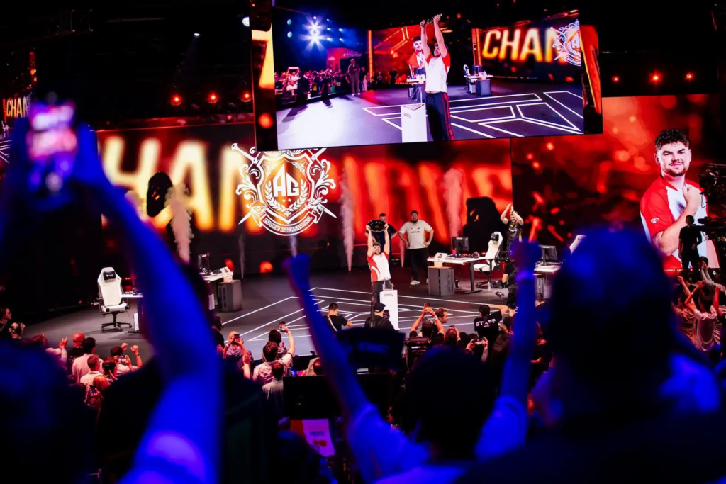 Các tuyển thủ thi đấu trong tuần cuối Esports World Cup 2026 tại Paris