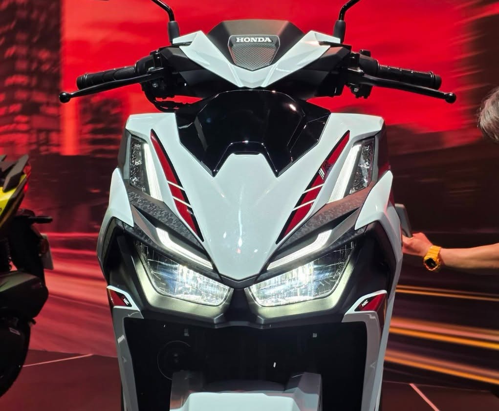 Bảng đồng hồ kỹ thuật số trên Honda Click 160
