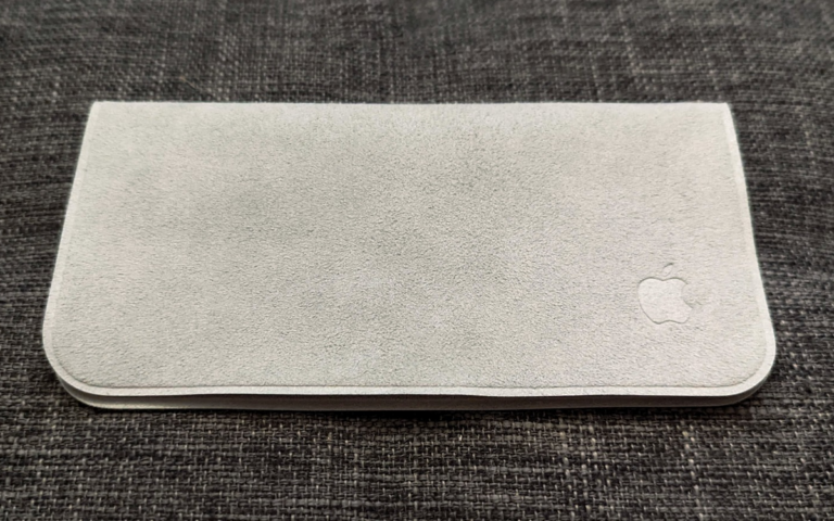 Khăn lau màn hình Apple Polishing Cloth phiên bản mới