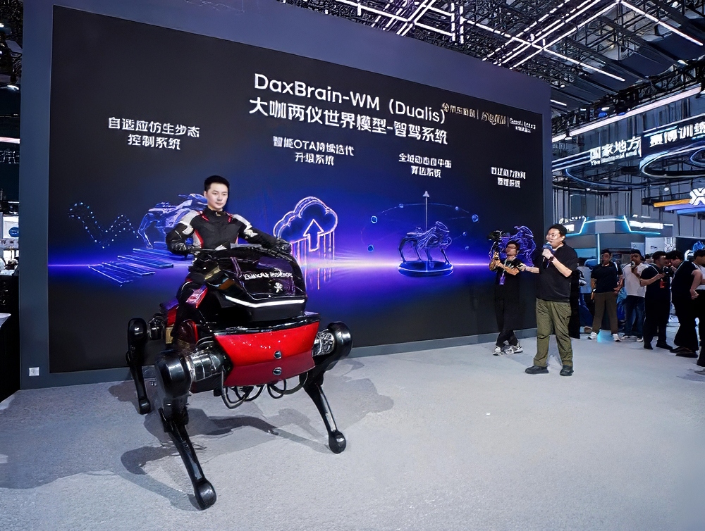 DaxAI Qiji X1 với thiết kế giống ngựa cơ khí