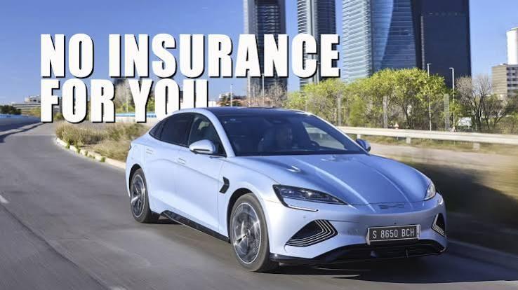 Xe năng lượng mới đỗ trên đường phố đô thị Trung Quốc