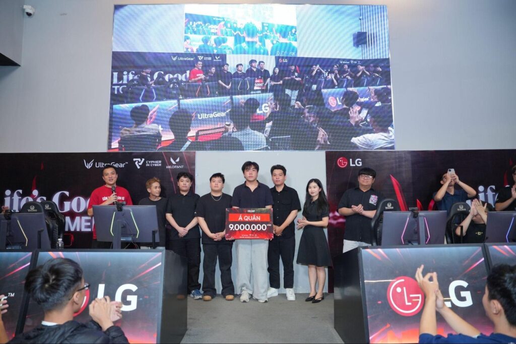 Màn hình gaming LG UltraGear 27GX790B-B với thiết kế tràn viền