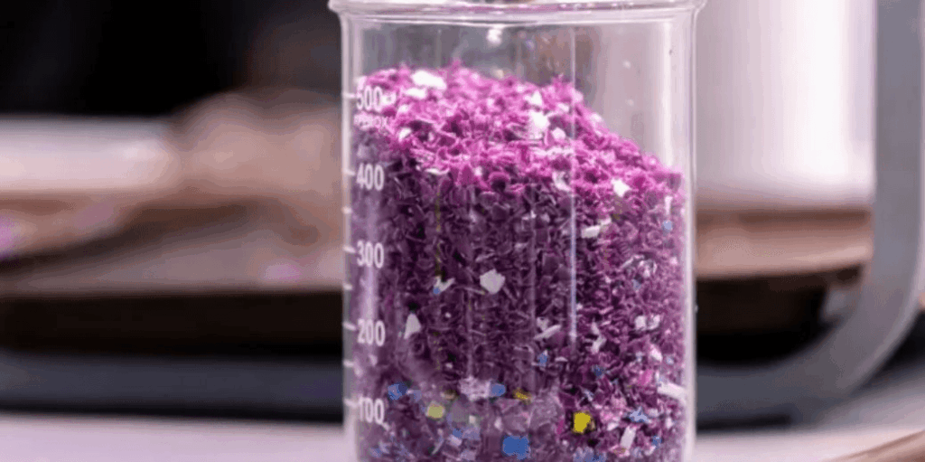 Lớp phủ polymer chống nước trên bề mặt giấy