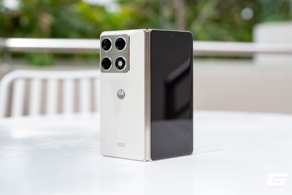 Cụm ba camera sau trên Motorola Razr Fold