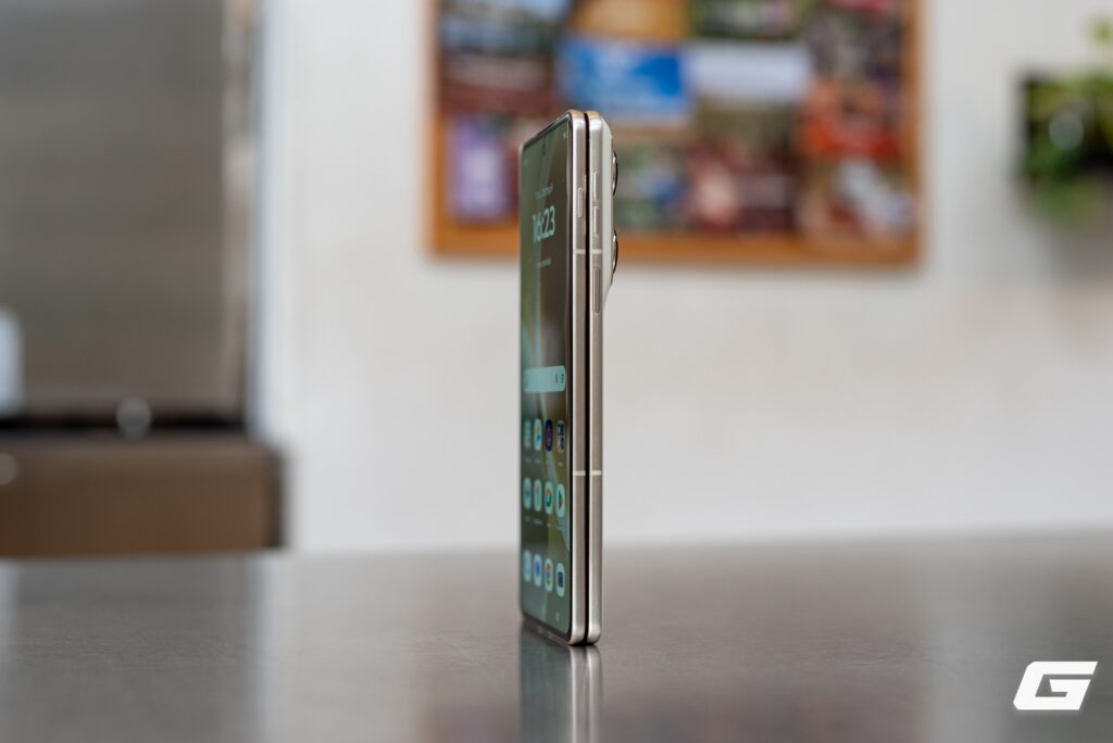 Nếp gấp trên màn hình trong của Razr Fold