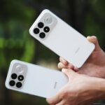 Redmi K100 Pro Max đặt cạnh hộp sản phẩm trong bối cảnh ra mắt