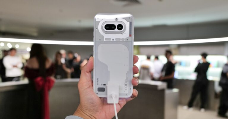 Nothing giới thiệu bộ đôi điện thoại Phone (4a) Series tại sự kiện ở Việt Nam