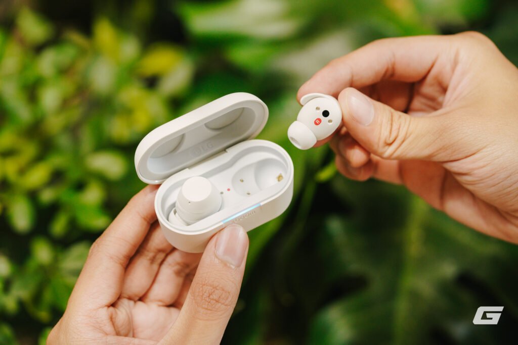 Các phụ kiện đi kèm tai nghe LG xboom Buds Plus