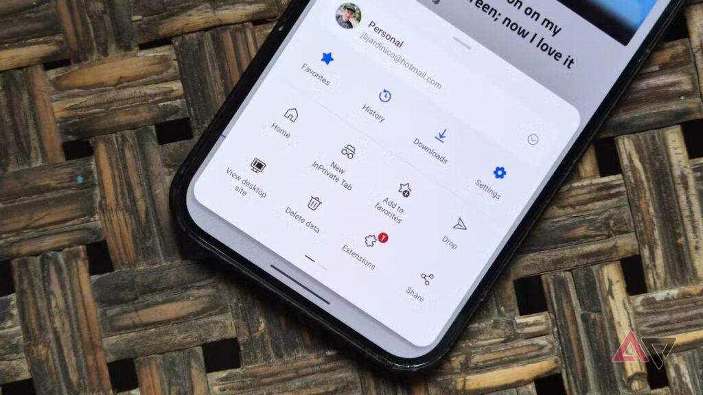 Microsoft Edge vận hành nhiều tab trên máy tính bảng Android