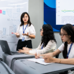 Sinh viên ngành Kinh tế Quốc tế tham gia hoạt động học tập và thảo luận
