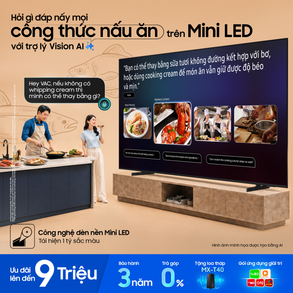 Người dùng cầm điều khiển và đặt câu hỏi cho trợ lý trên TV