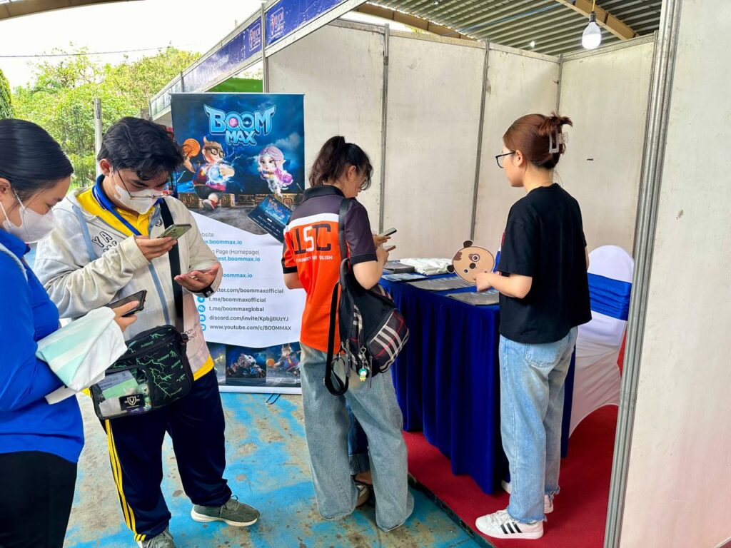 Gian hàng Boom Max tại Liên hoan Tuổi trẻ Sáng tạo