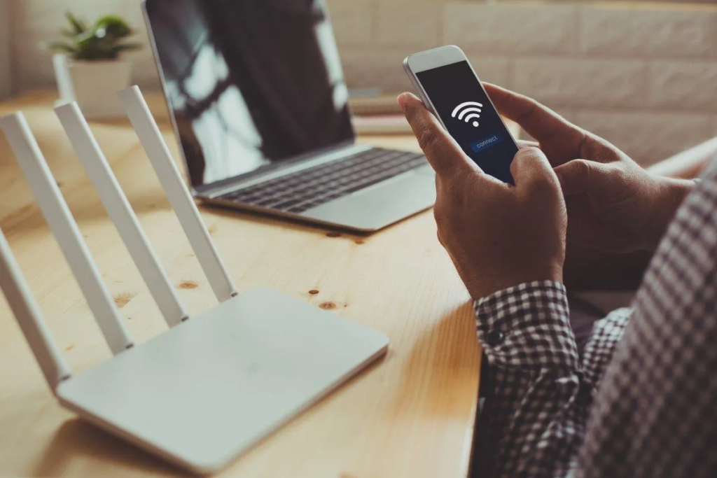Thiết bị WiFi trong căn nhà có nhiều phòng và tường ngăn