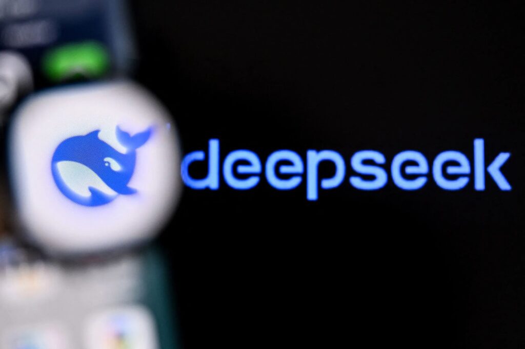 Màn hình mã nguồn và API DeepSeek dành cho lập trình viên