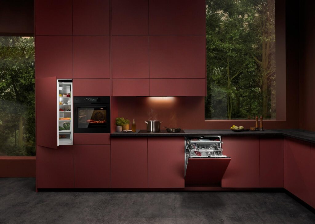 Các thiết bị AEG được bố trí liền mạch trong không gian bếp hiện đại
