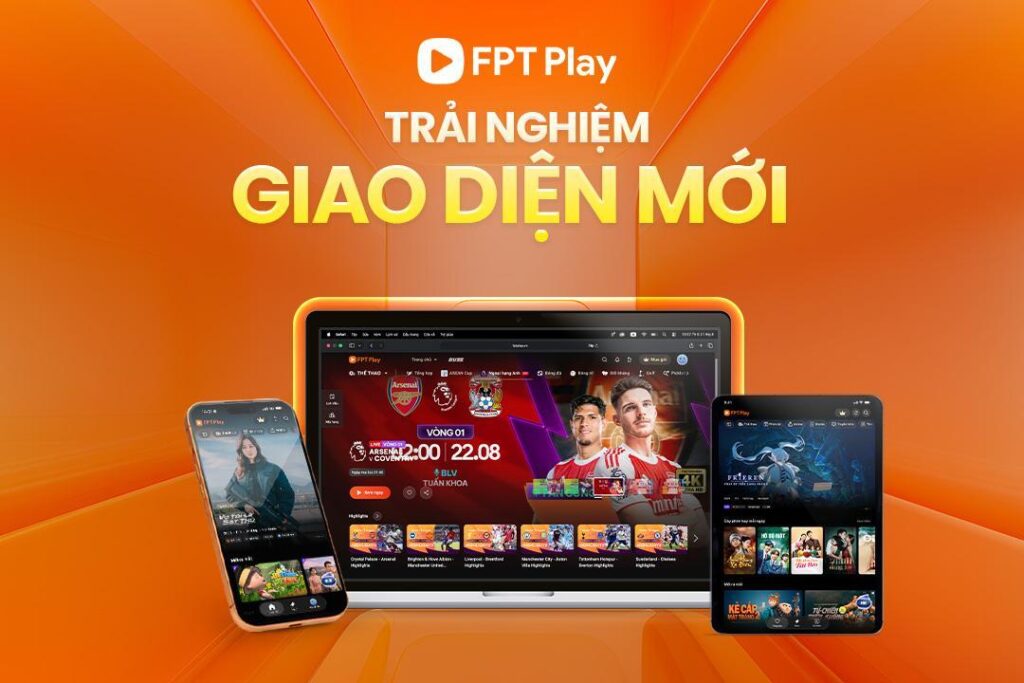 Người dùng theo dõi thông tin thể thao trên smartphone khi xem TV