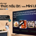 Màn hình TV Samsung hiển thị giao diện trợ lý AI trong phòng khách