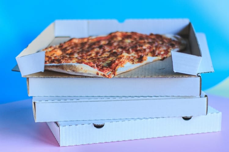 Các hộp pizza được chuẩn bị cho những đơn hàng số lượng lớn