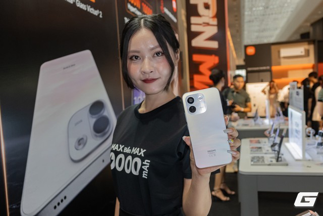 REDMI Note 17 Pro Max 5G với mặt lưng chuyển sắc